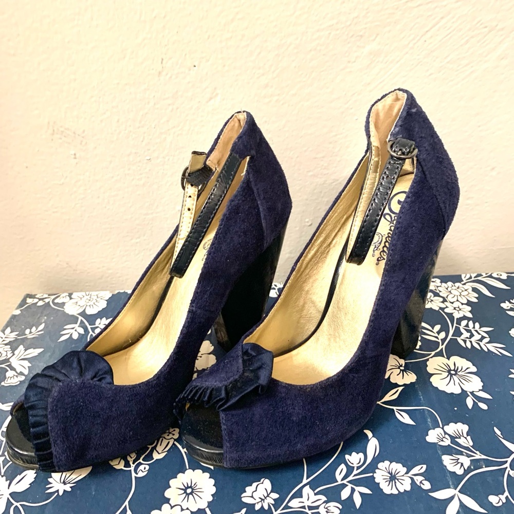 Navy blue Seychelles size 7 barely worn